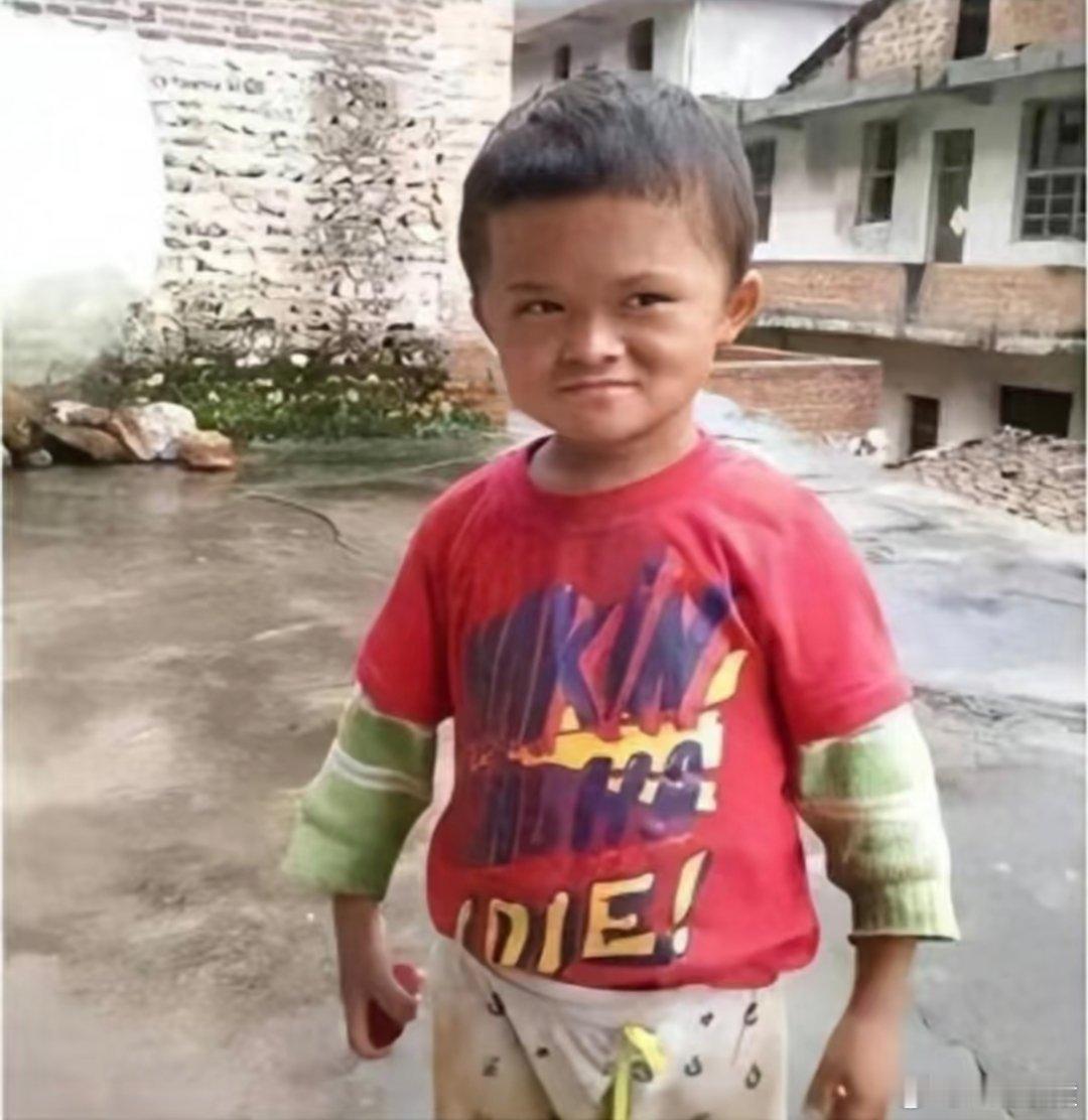 小马云表哥回应自己长期被网友质疑当初马云是想资助他读书的。 ​​​