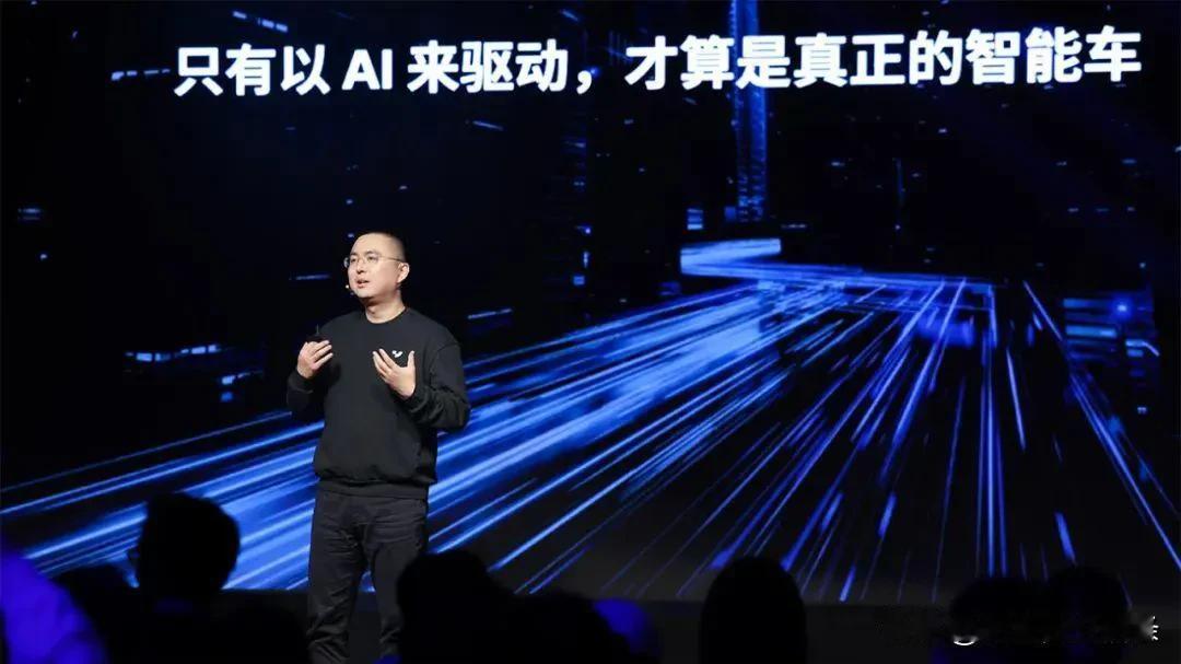 极越卖不好，就是犯了一个大错误，太想教育用户了。为什么苹果和特斯拉可以教育，极越