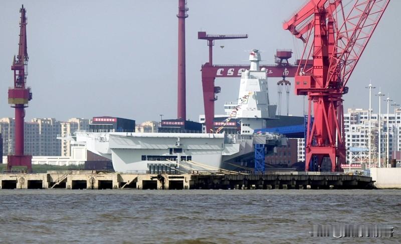 无敌冷笑话之为什么福建舰还没服役。

- 技术问题：拦阻索强度过高，会将降落飞机