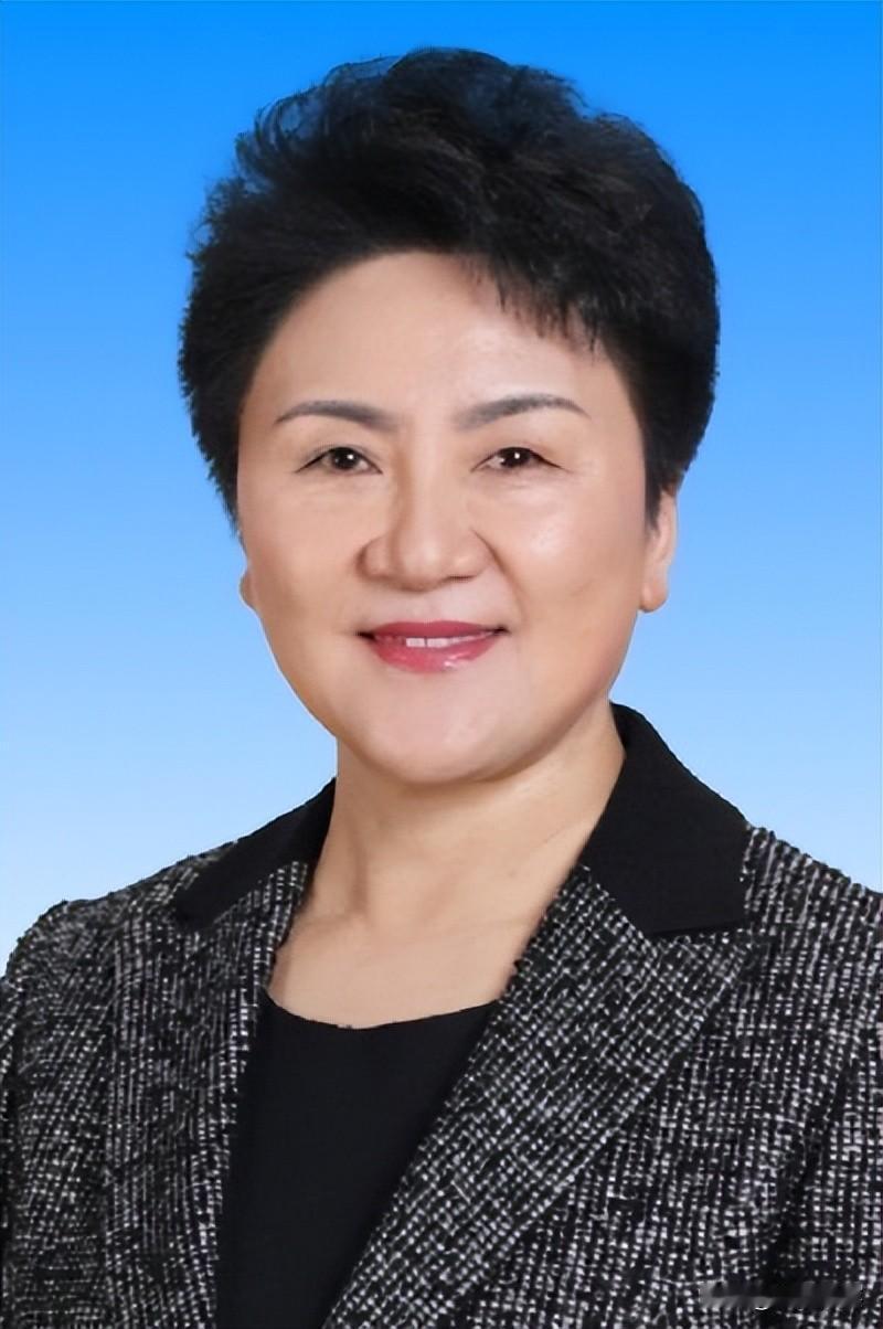 包惠，1963年出生，云南宣威人，1984年毕业于西南交大后留校。
1984~1