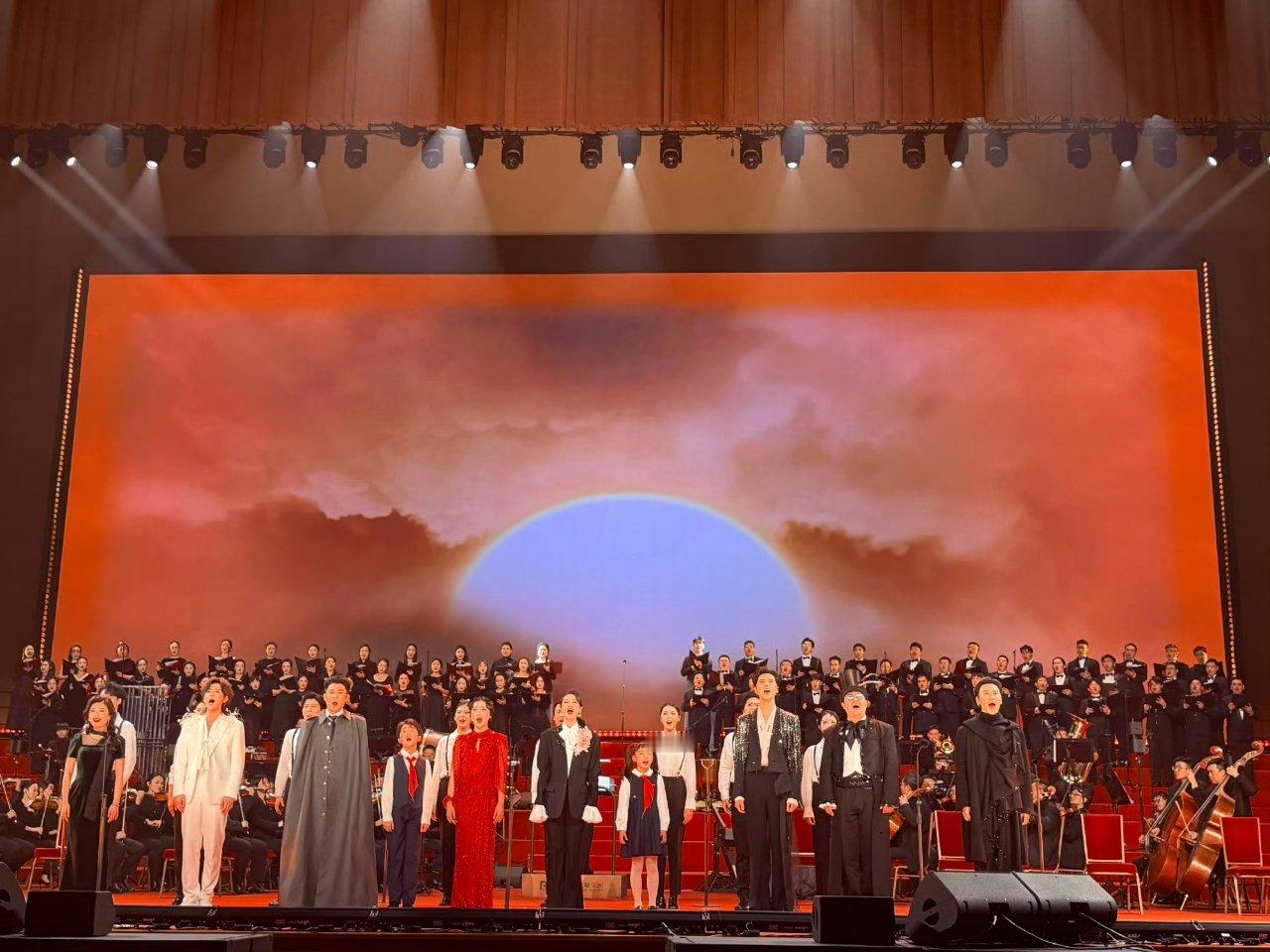 陈妍希去看阿云嘎的音乐剧了陈妍希看阿云嘎的音乐剧 陈妍希去看阿云嘎的音乐剧了 娱