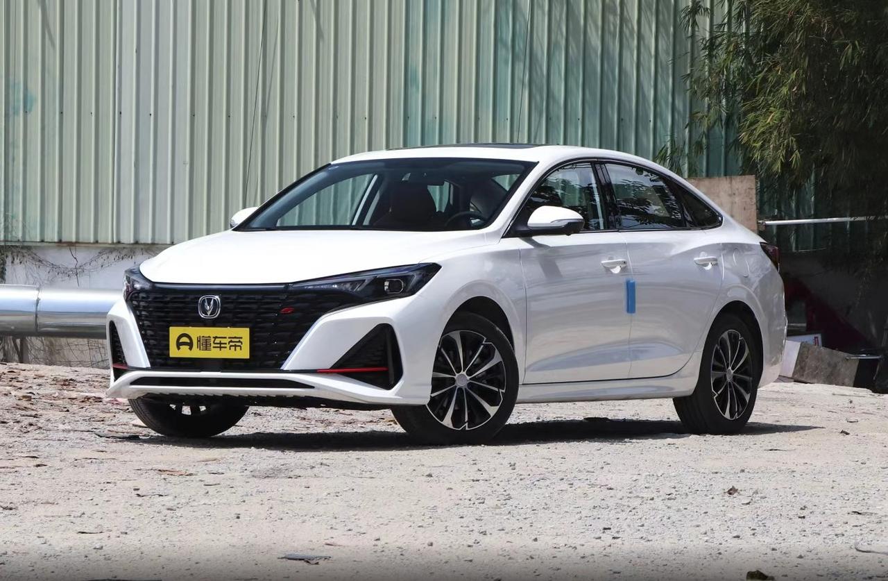 作为国产家轿“老将”，长安逸动在二手车市场一直挺能打——省油、空间够、保养便宜，