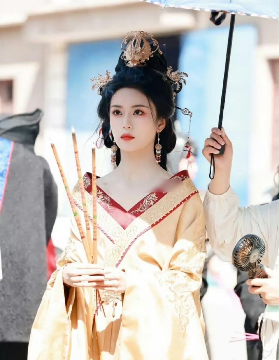 短剧真是越来越卷了，新开机的短剧女主，都可以去拍长剧了，好漂亮啊！！！ ​​​