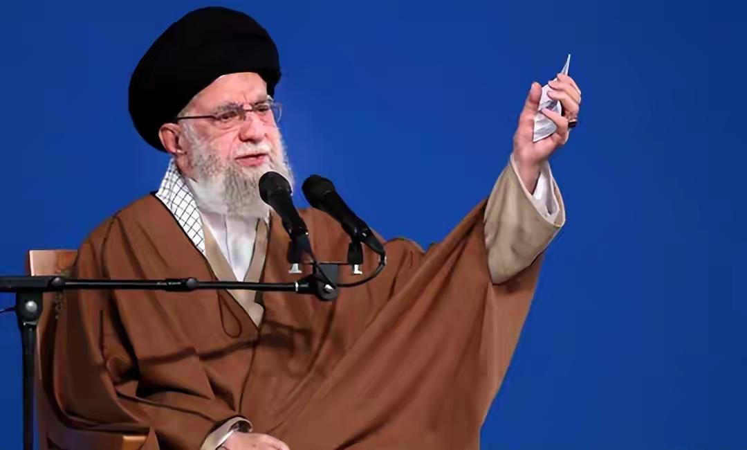 突发！伊朗连炸两座美使馆，特朗普一句话，全球捏把汗
 
中东彻底炸锅！48小时内