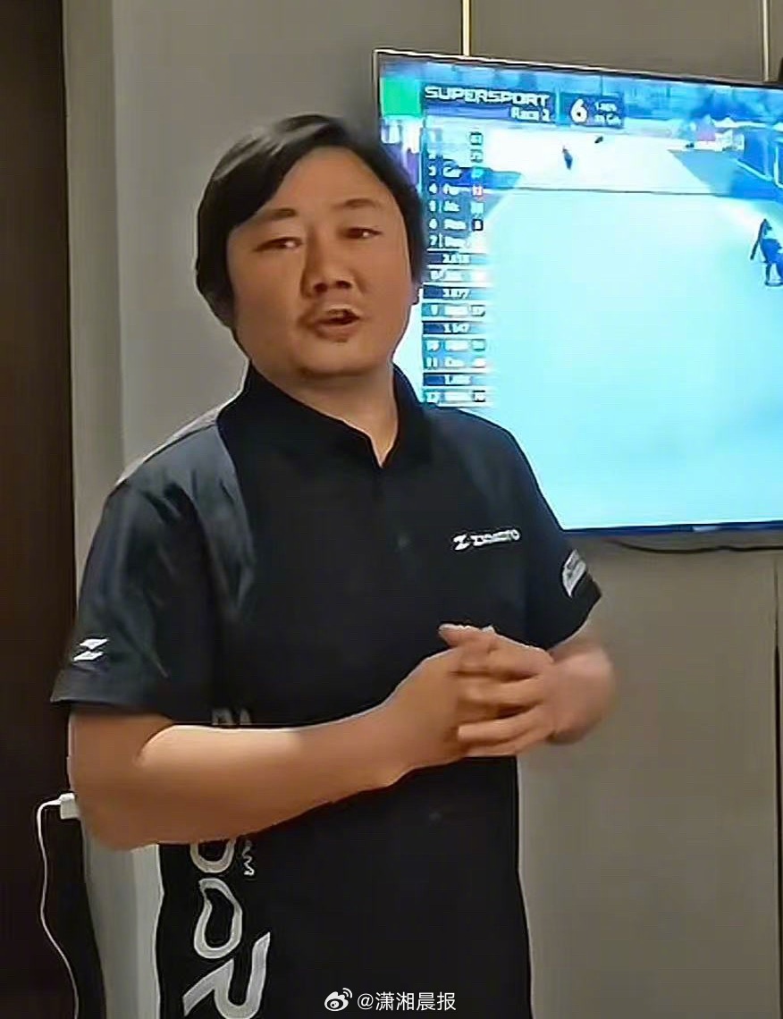 #张雪称退赛原因是机械故障# 5月3日，WSBK匈牙利站次回合正赛，张雪机车53