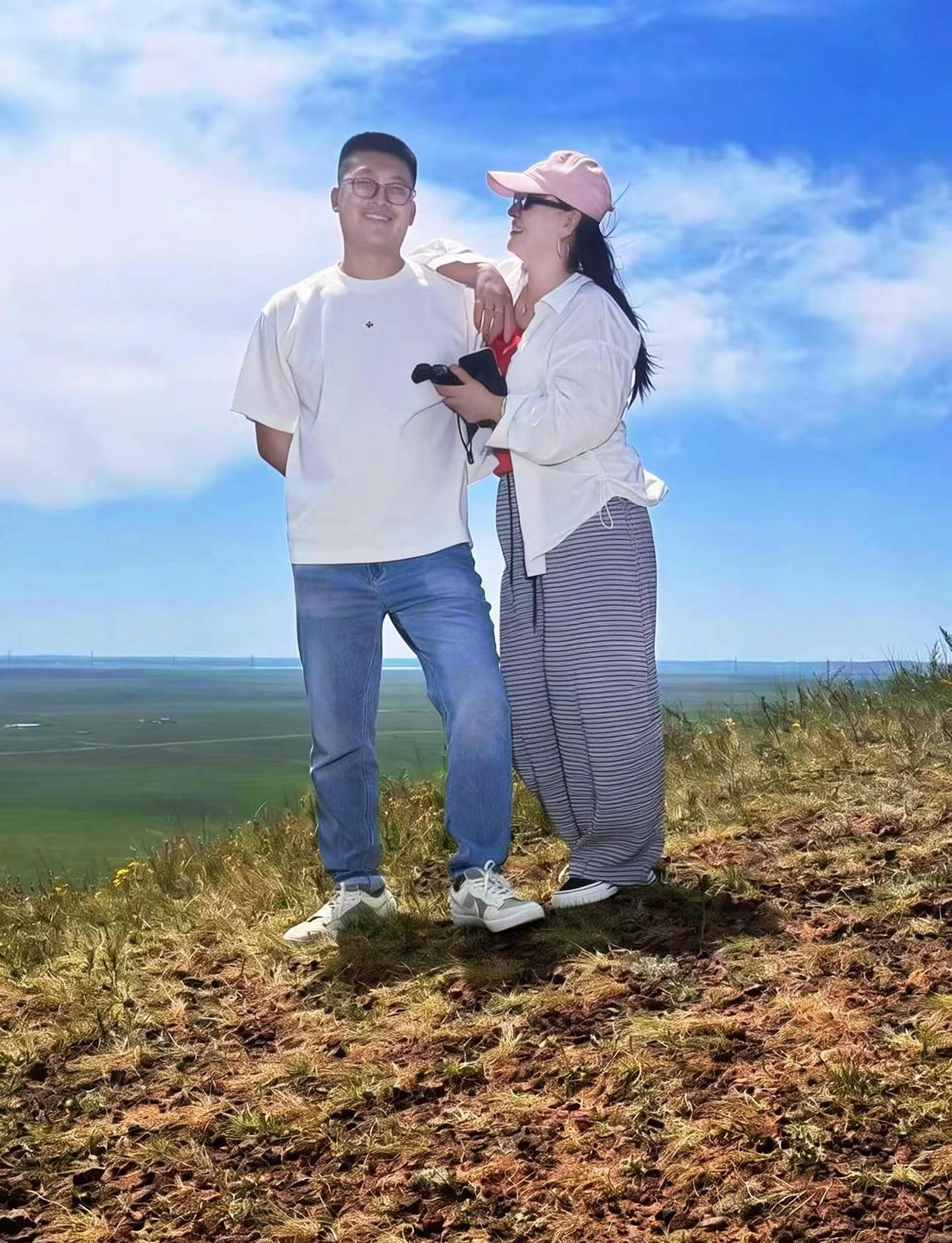 抛开夫妻这个身份，你是我不可多得的挚友，我们没有靠山，没有资本，只有彼此的肩膀一