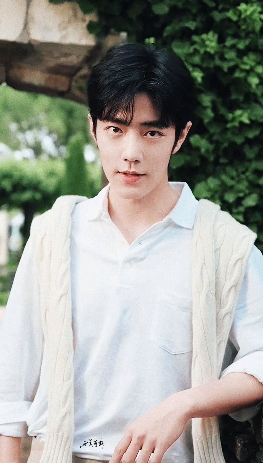 #肖战[超话]#阳光俊朗形容的就是肖战了吧，帅气的很 ​​​