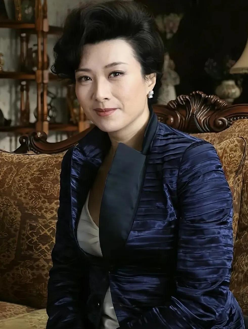喜欢她那种大女人又不失温柔的演技，作为影视圈的老牌，王静塑造了不少荧屏角色，如今