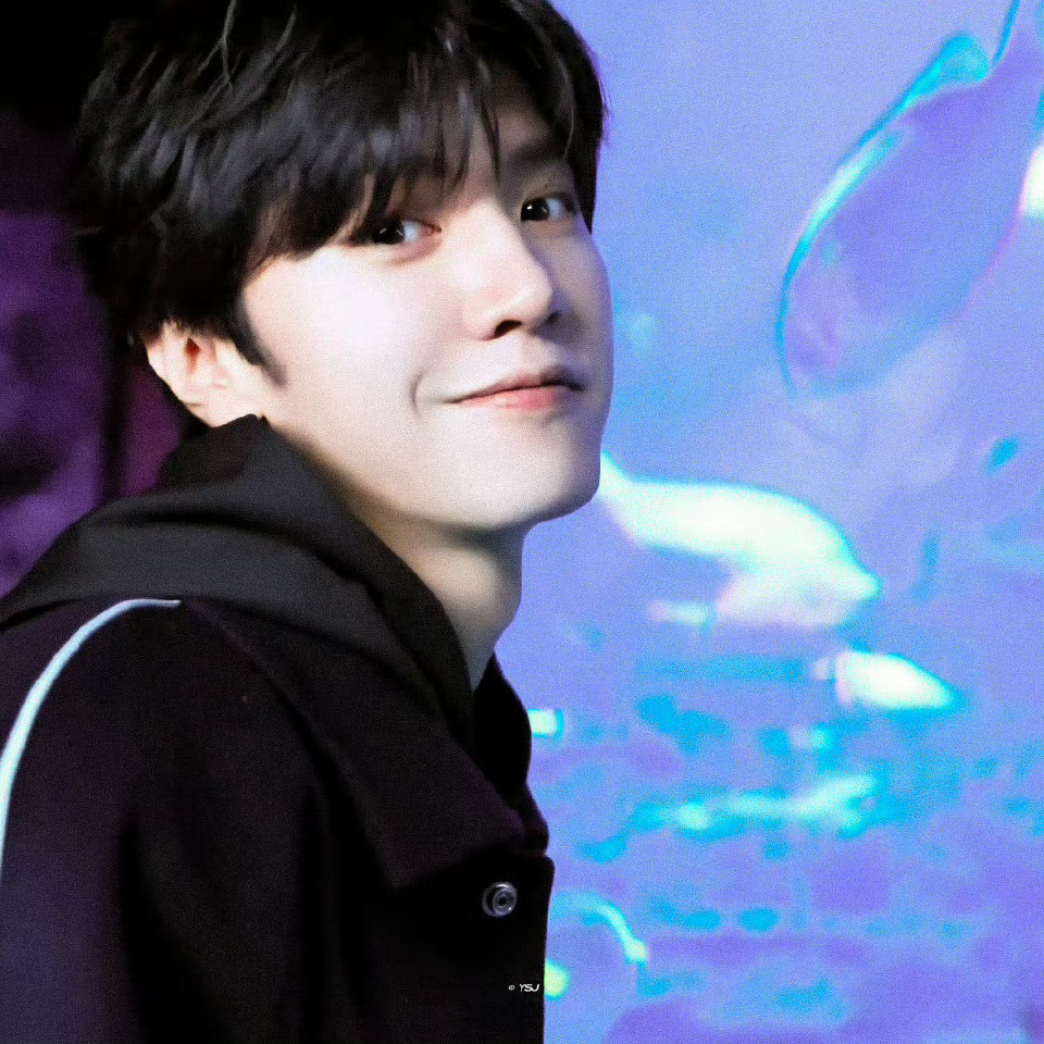 我家爱豆说啥了 “不管周围的人说什么，你都一定要坚持自己最真实的想法去做。”  