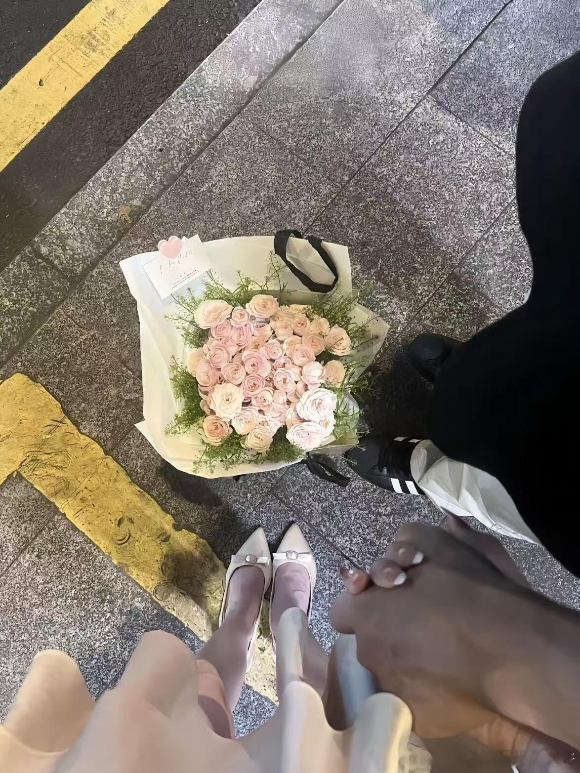 爱的浓度不是每个人都能看见的有些人把爱意藏在细碎行动，不擅长热烈表达。这份深沉的