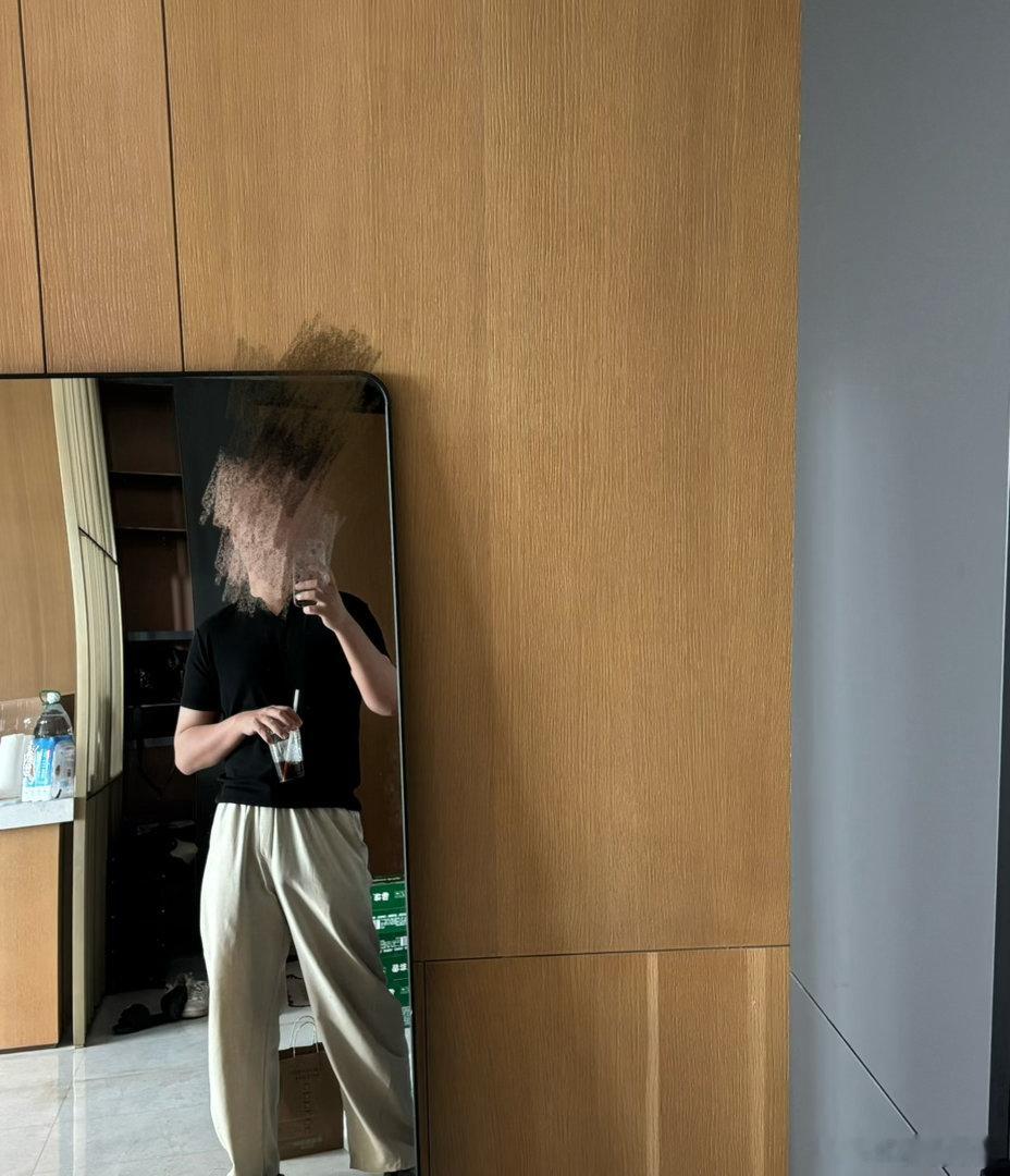 还是女生家镜子好拍 
