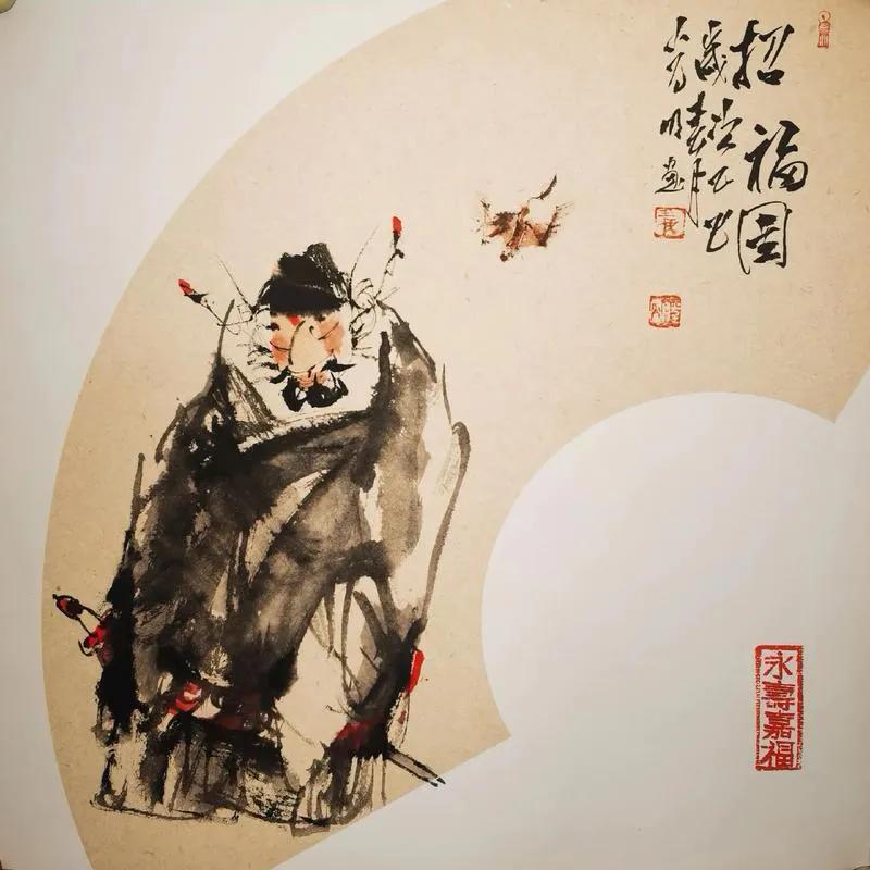 上联：门前招蝠通财运
下联：[比心]

网络图片/诚谢侵删