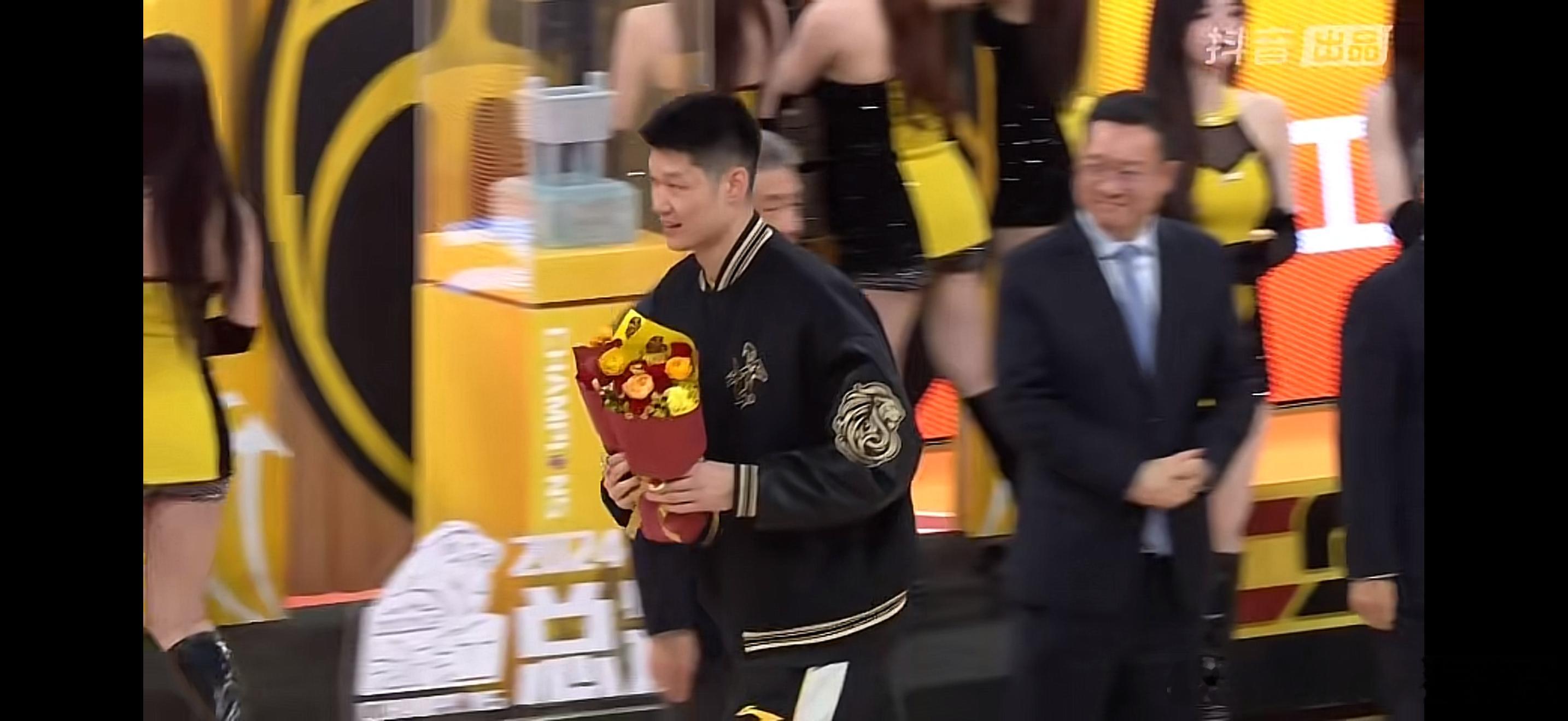 胡金秋今天执行滴滴代领任务CBA cba新赛季揭幕战