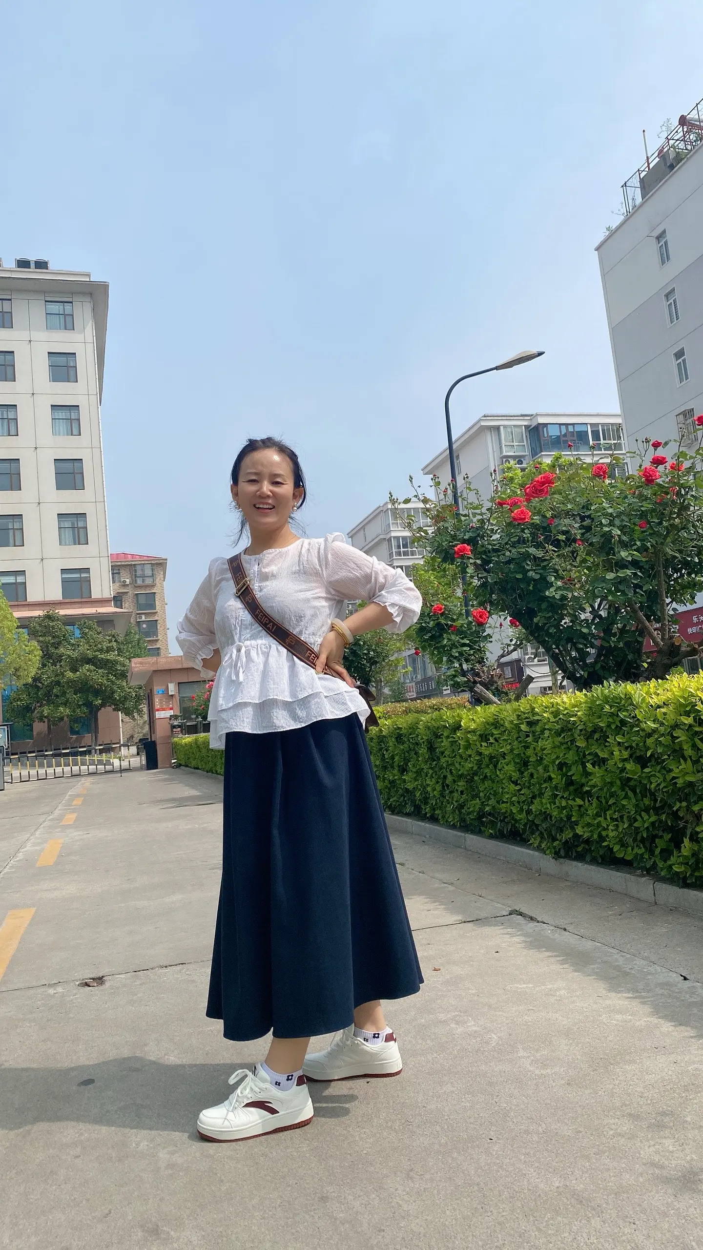 40多了，一不小心到了不老不小的年纪，生活欠我一个满意，我欠生活一个努...