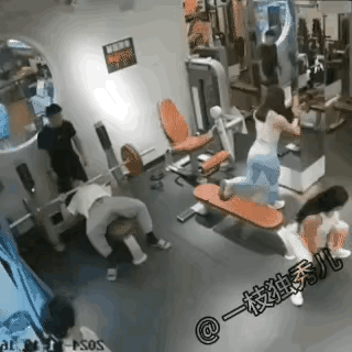 事实证明，两个男的不建议主合去健身。