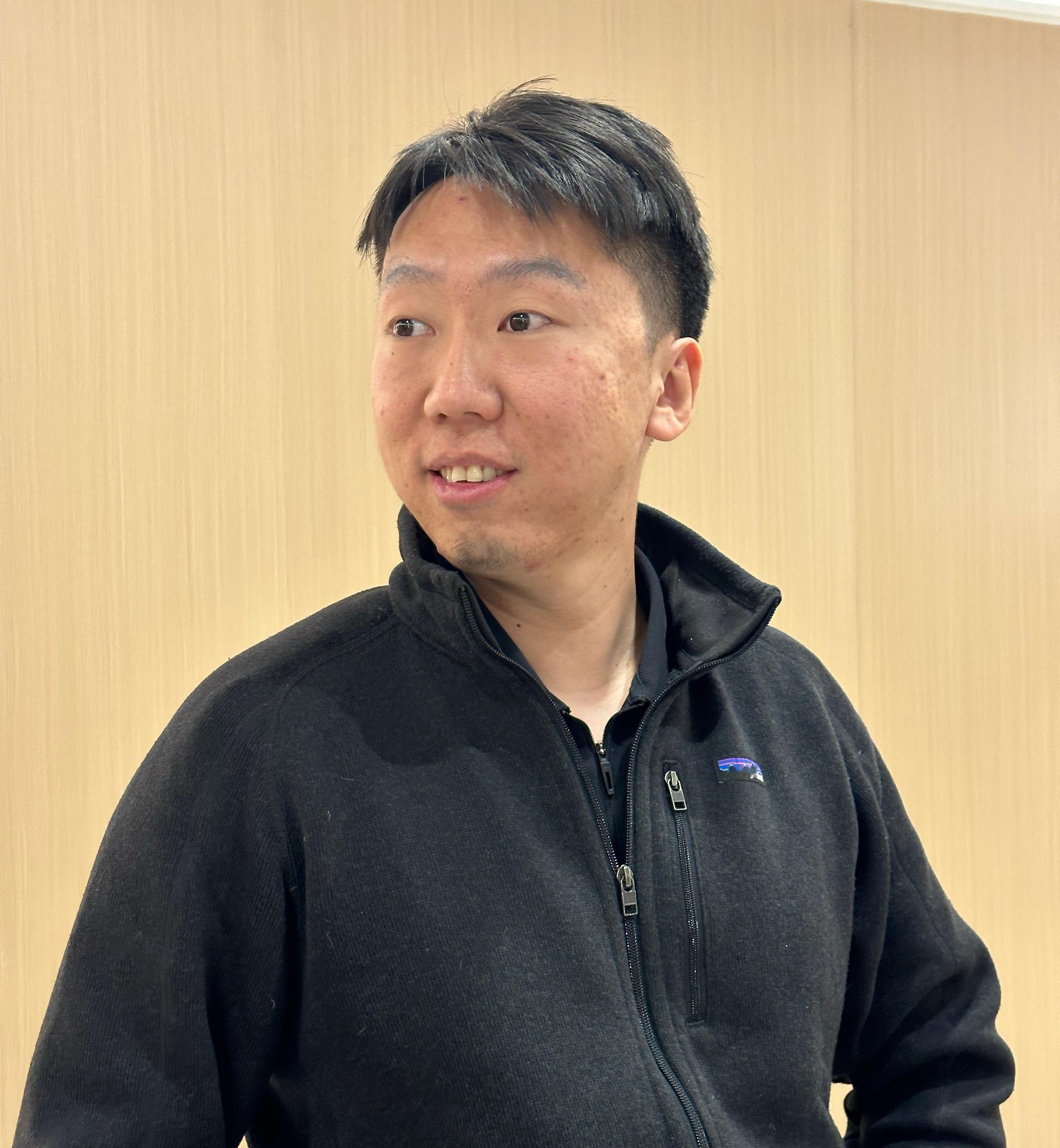 昨天晚上剪了一个头，感觉怎么样？某人说太丑，让我找tony老师重新剪，我觉得挺好