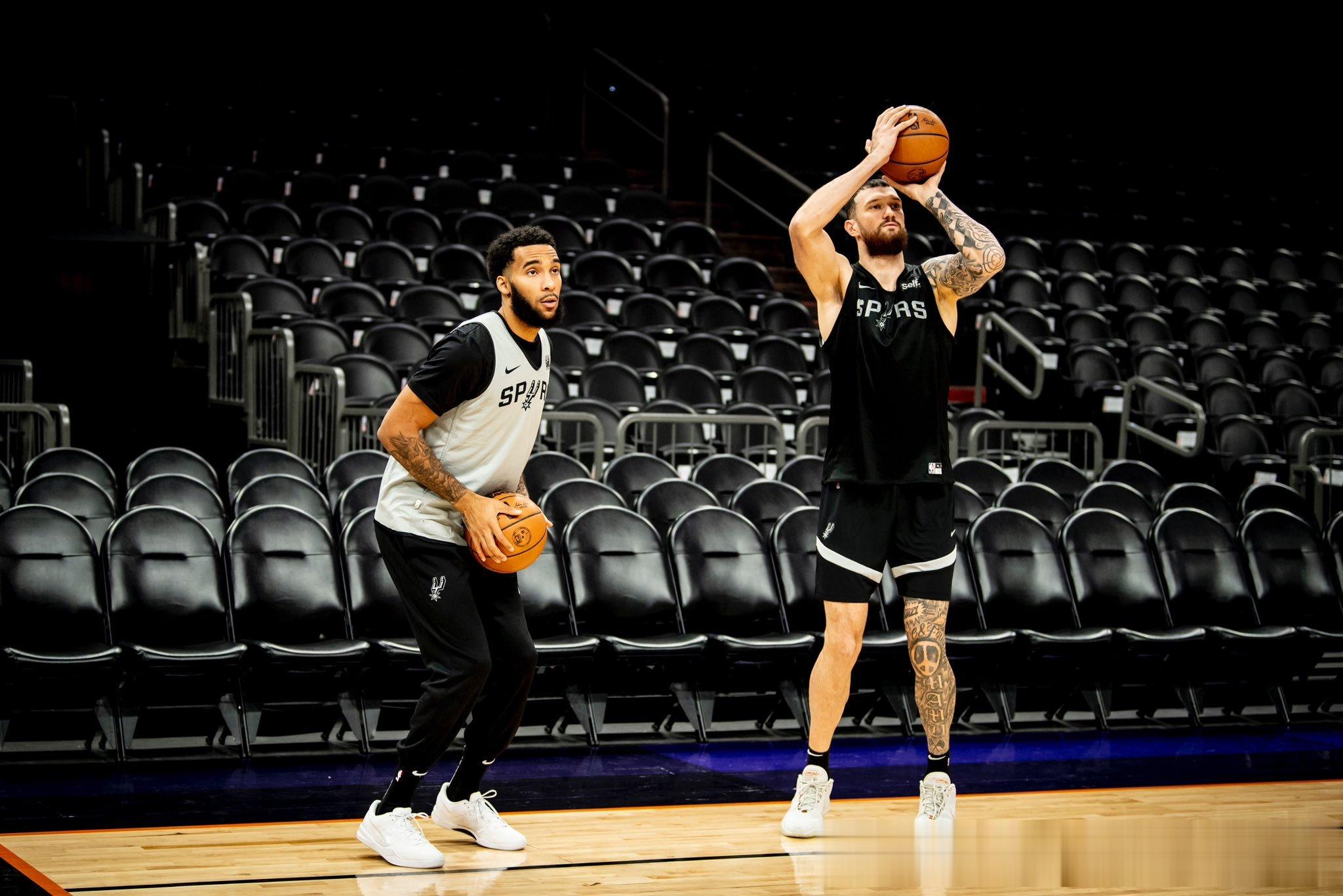 每个人都要努力工作[加油][加油][加油] ​​​