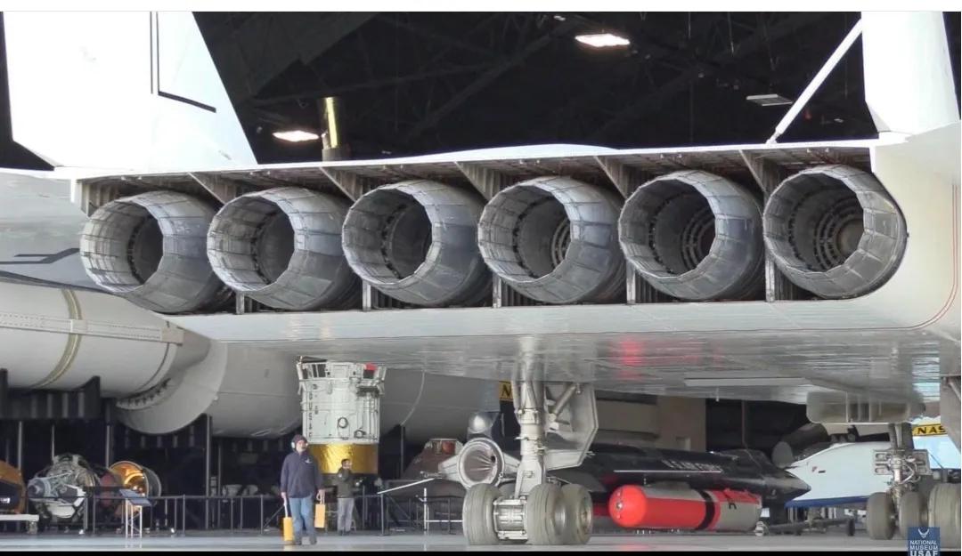 美国在上世纪冷战时期整出来的女武神XB70轰炸机，单论速度那可飞的比俄罗斯白天鹅