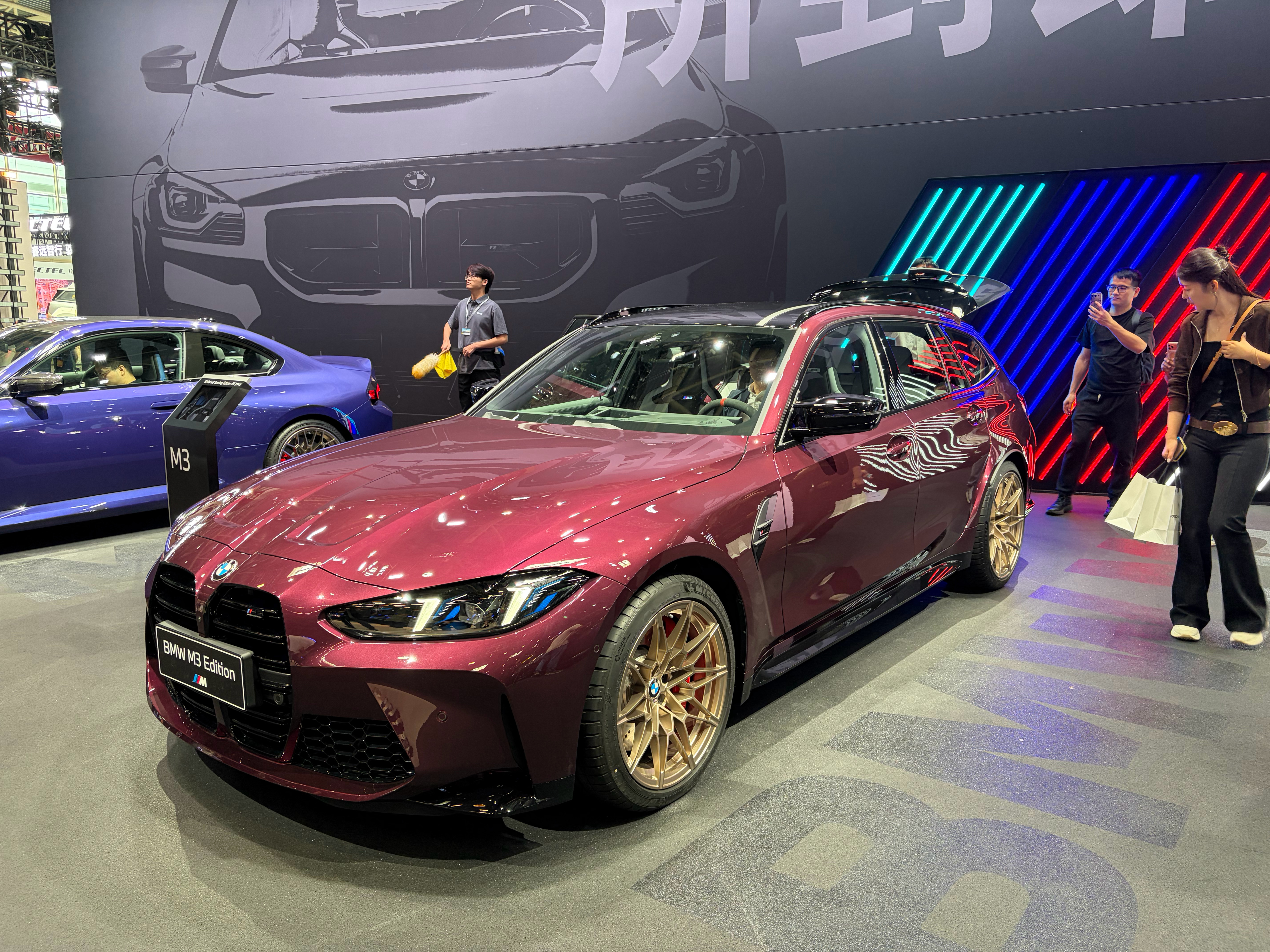 特意来看看 M3 旅行，主要是我也没见过暮光紫实车，想看看能不能碰到，结果发现这