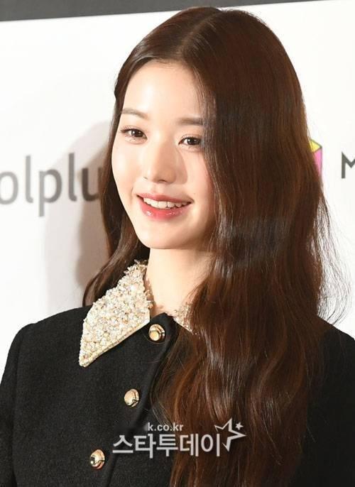 【Starnews】[张元英摘得1月女团个人品牌评价一位]据韩国企业评价研究所通