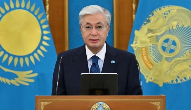 前脚新加坡总理黄循财呼吁中方放下历史恩怨，和日本实现和解。后脚哈萨克斯坦总统托卡