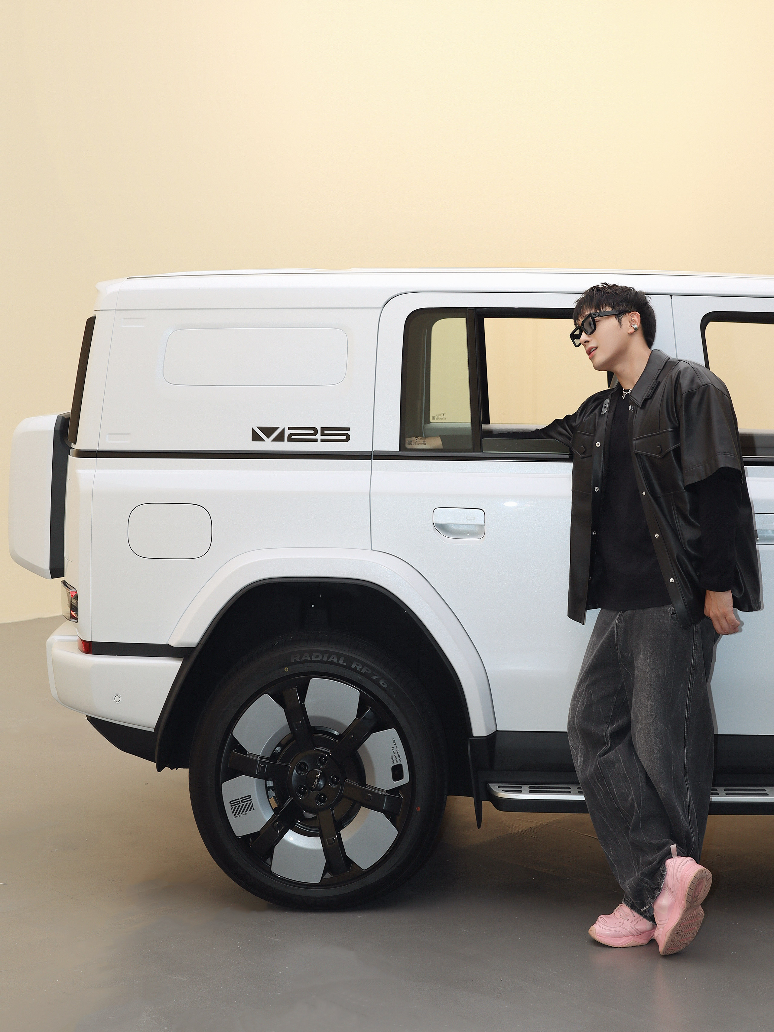 年轻人首选的智能时尚SUV 绝对先锋V25 V25成都车展全球首秀先锋单品上身，