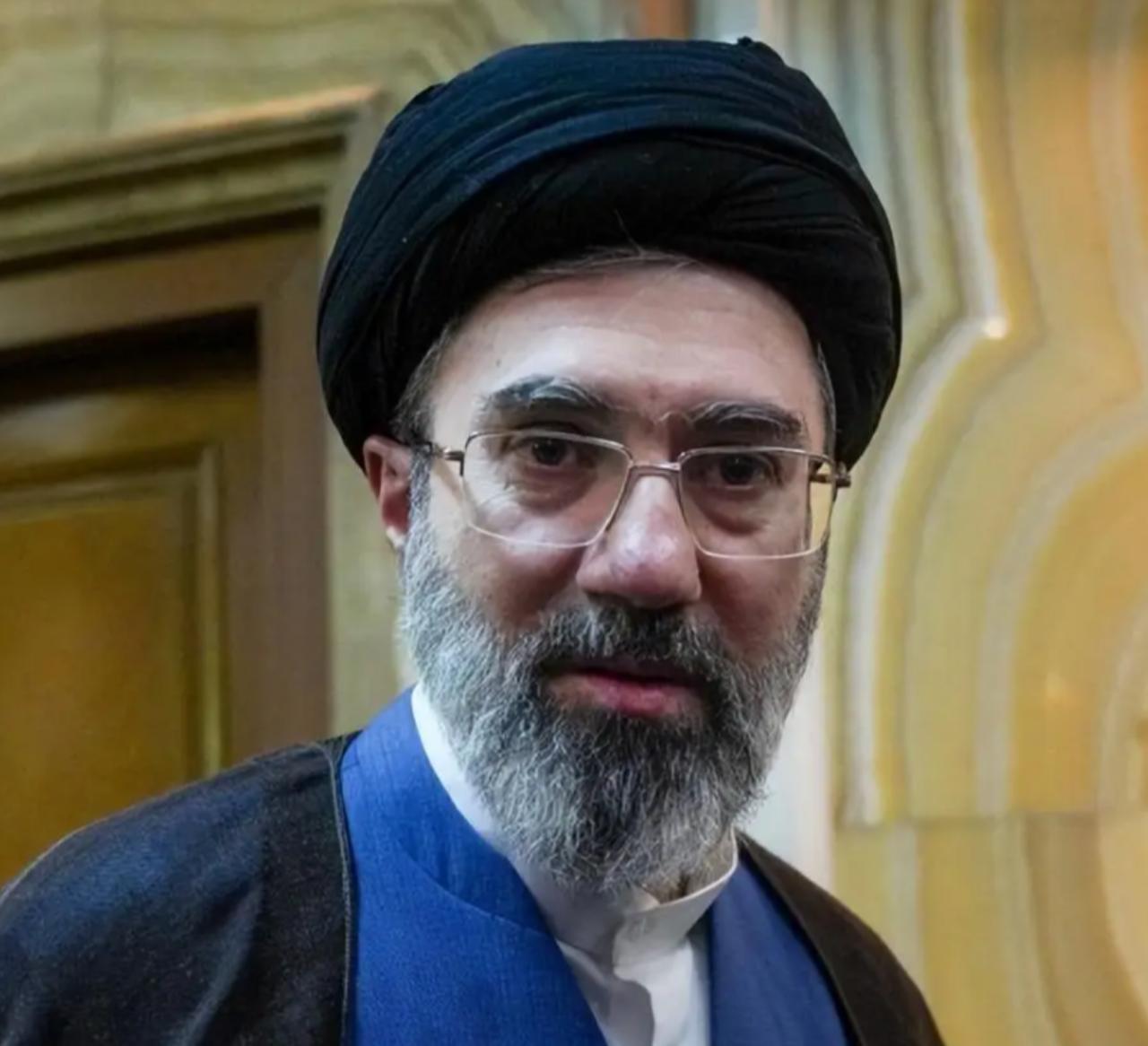 伊朗新任最高领袖穆杰塔巴，也就是小哈梅内伊表态了，他发表了全国性书面讲话，用 3