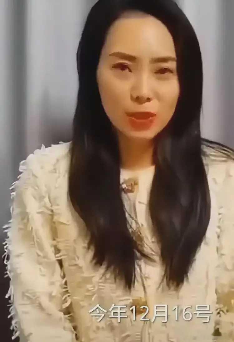 云朵近日公开亮相了，面目憔悴，有些拘谨！ ​​​