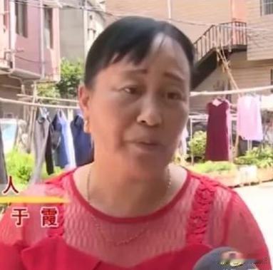 湖南，一女子发现丈夫瞒着她给婆婆拿了6个苹果，就大吵大闹，之后摔门而去。一个月后