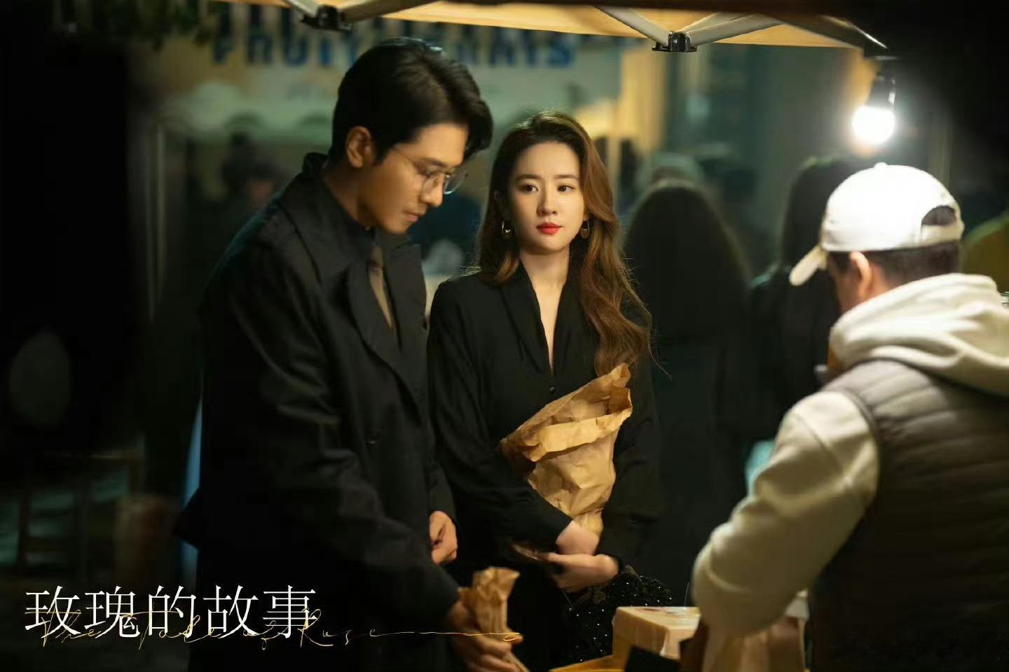 #彭冠英告别玫瑰的故事#每个背影都对应一个剧情，真的好好哭啊[泪]而且手机旋转往