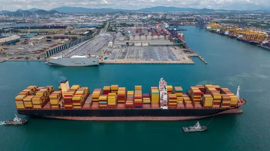 如何收拾巴拿马这样受美国怂恿恶毒损害中国利益的遥远小国，是中国面临的一个课题。