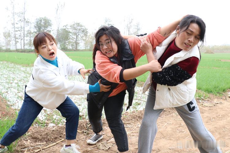 公公的气不消婆婆和大姑姐就吃不消。
一个男人的一生，究竟能被压制多久？三十岁之前