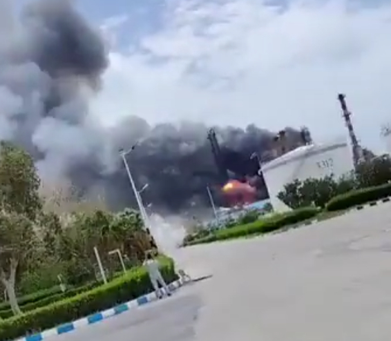 阿联酋独自对伊朗开战了，出动大批幻影和翼龙2，德黑兰果断猛烈报复！4月8日，阿联