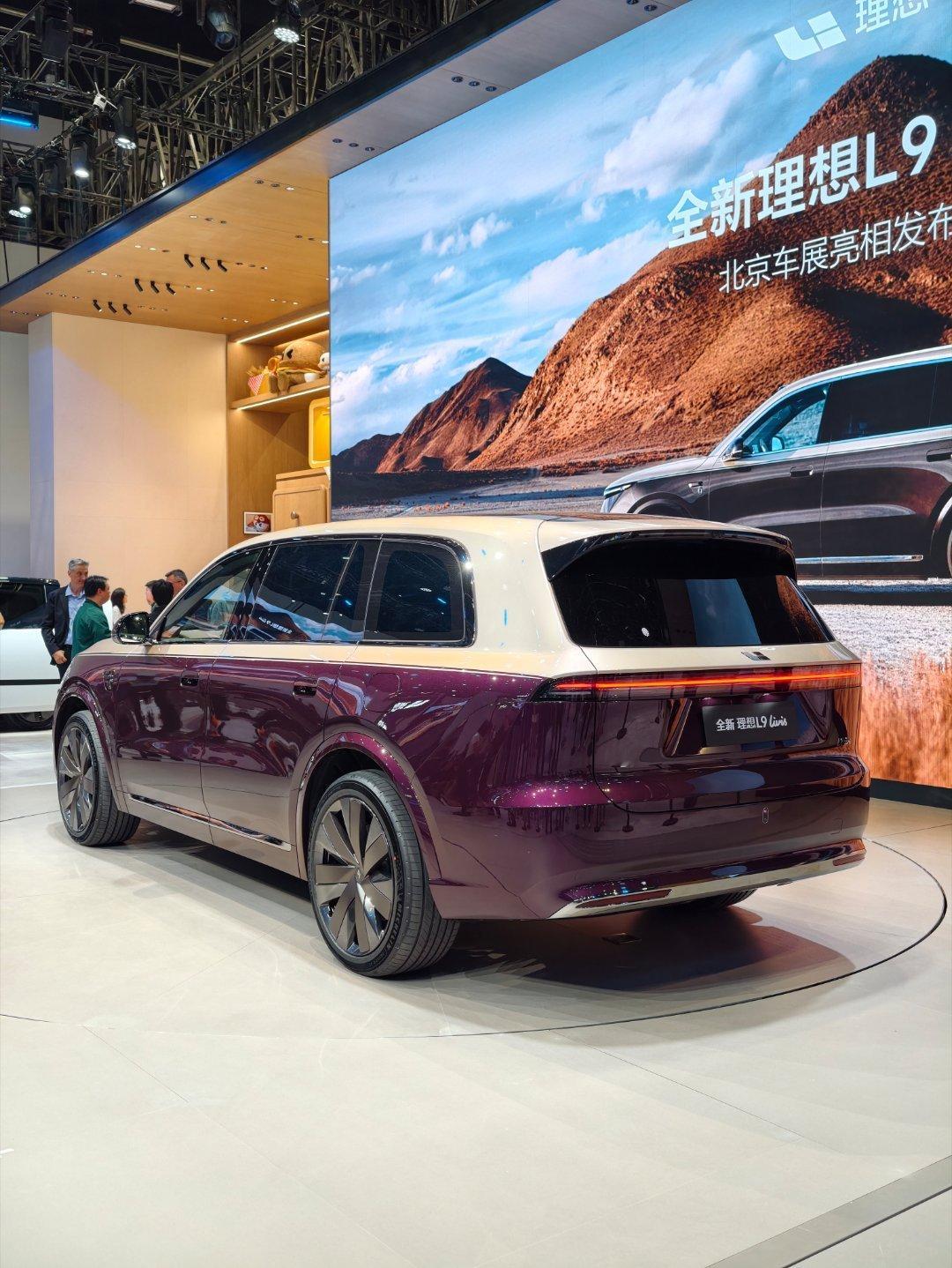 你可以永远相信理想对于造型的拿捏，这个协调，这个高级感浑然天成，乍一看没什么变化