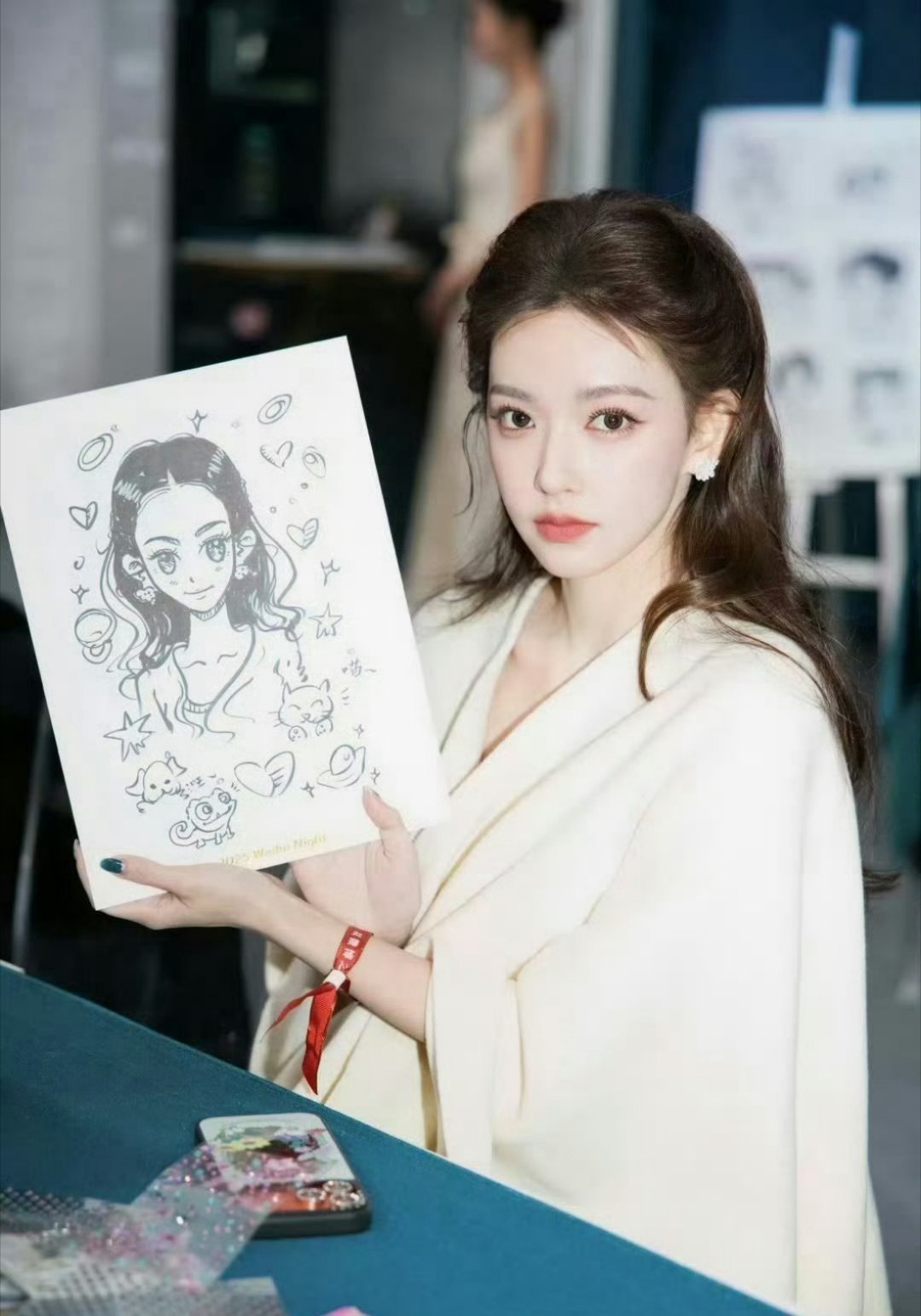 程潇展示贴画作品给到一个夯，审美在线的潇潇！程潇真是多才多艺！ 