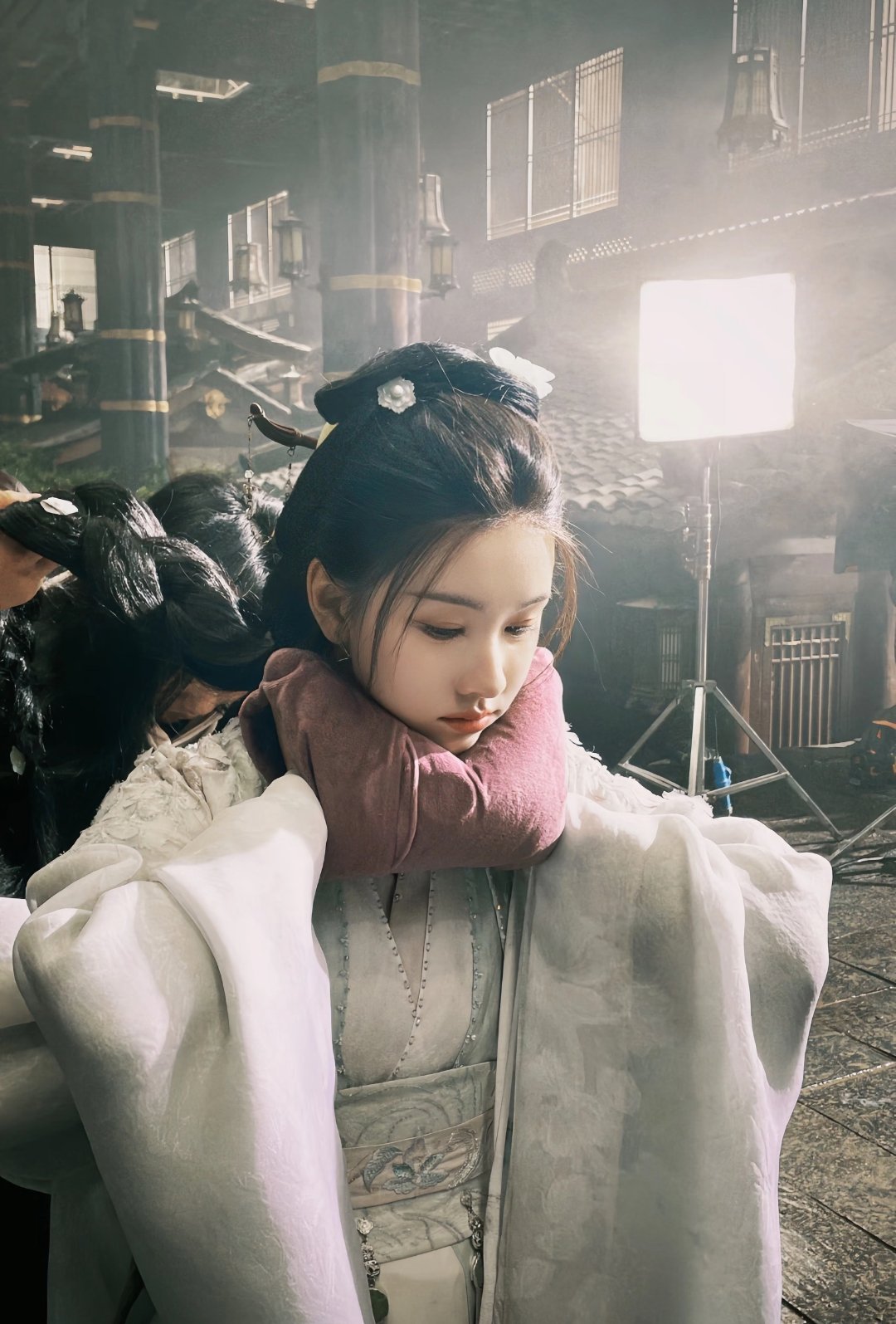 陈都灵《大梦归离》花絮图～“文潇和潇因没有限定皮肤，还分得出来吗？” 