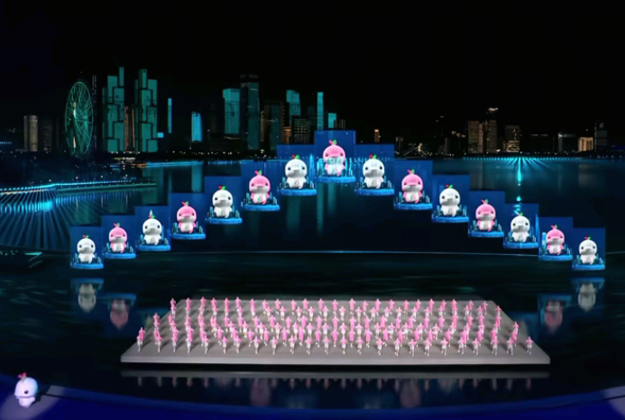 别出心裁，激情全运会！⭐️第九套广播体操与机器人的同框展演，是大课间早操的怀旧，