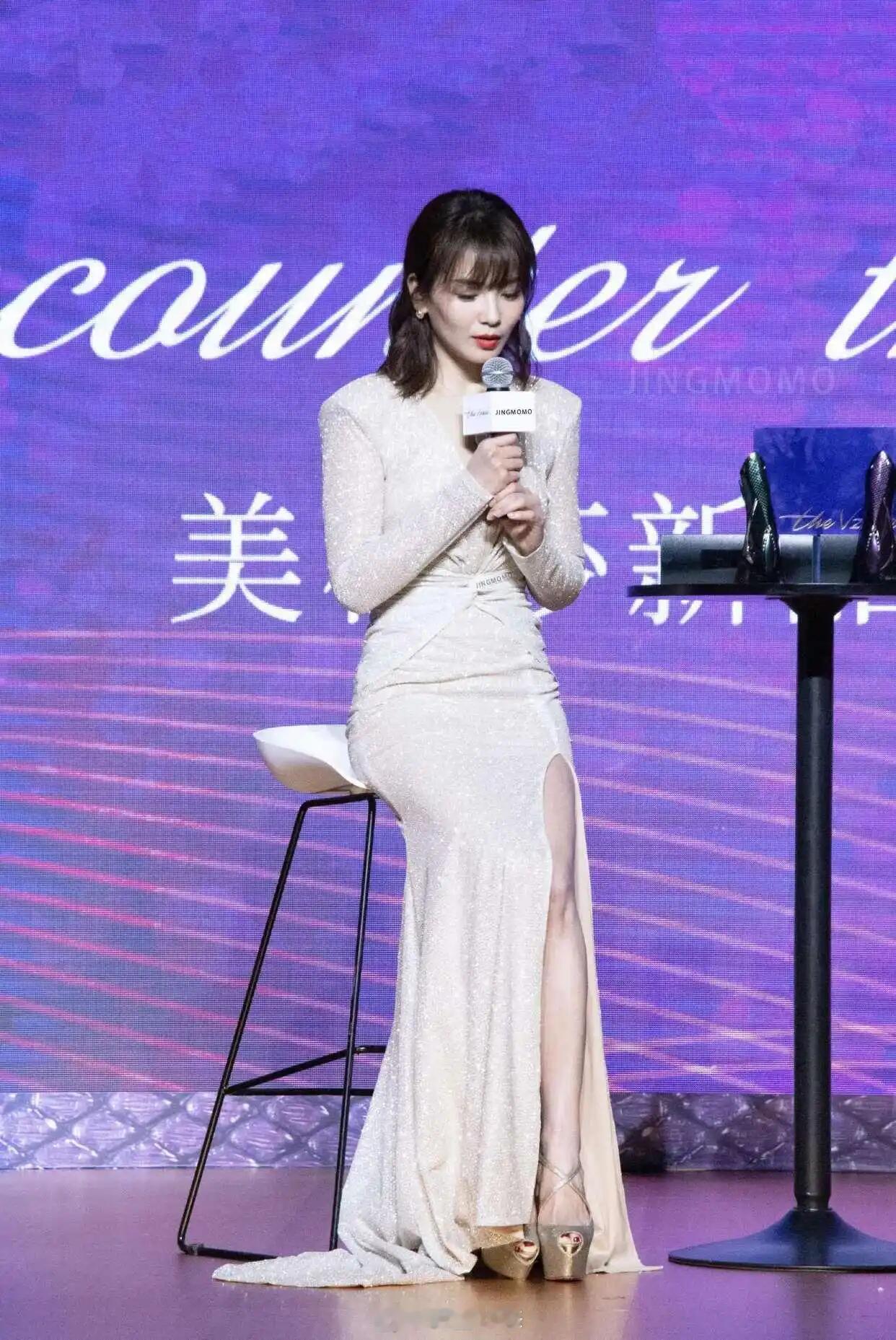刘涛那圆润的臀部令人过目不忘 ​​​