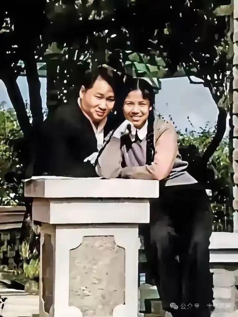 1960年，大连。毛岸青和邵华的婚结婚照。很多人以为，那时毛岸青身体弱，正在休息