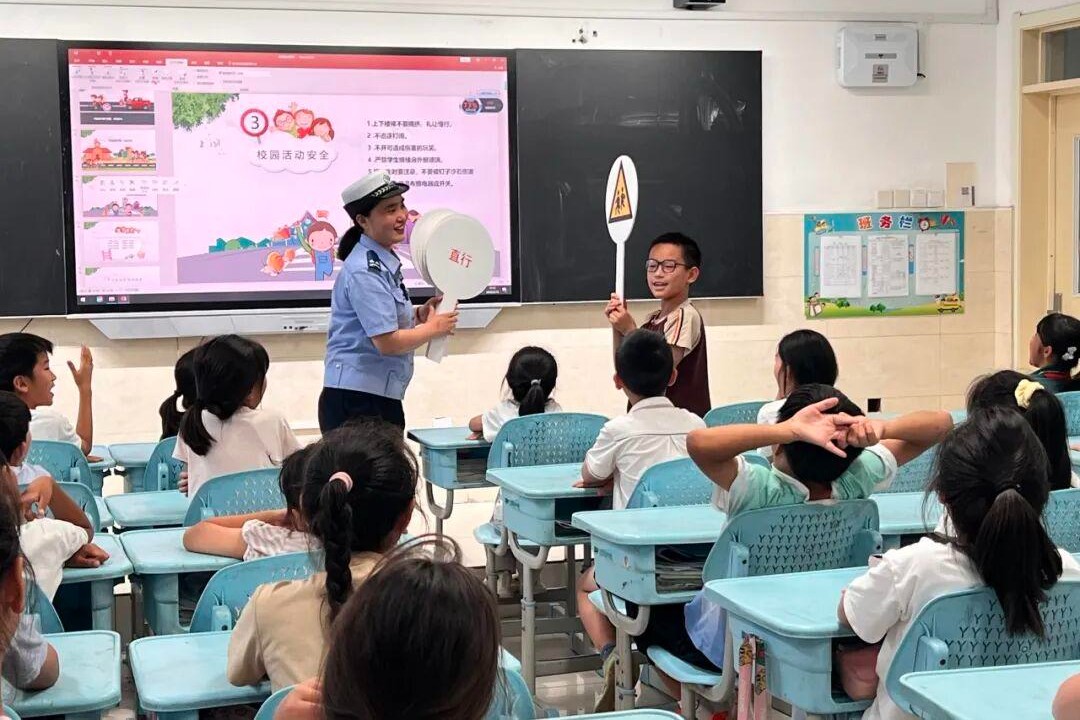 济南高新区稼轩小学开展交通安全专题宣讲活动