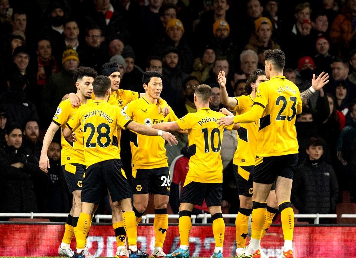 30轮16分，英超垫底。但狼队这一半的分数，竟然全是从联赛前五的球队身上抢来的。