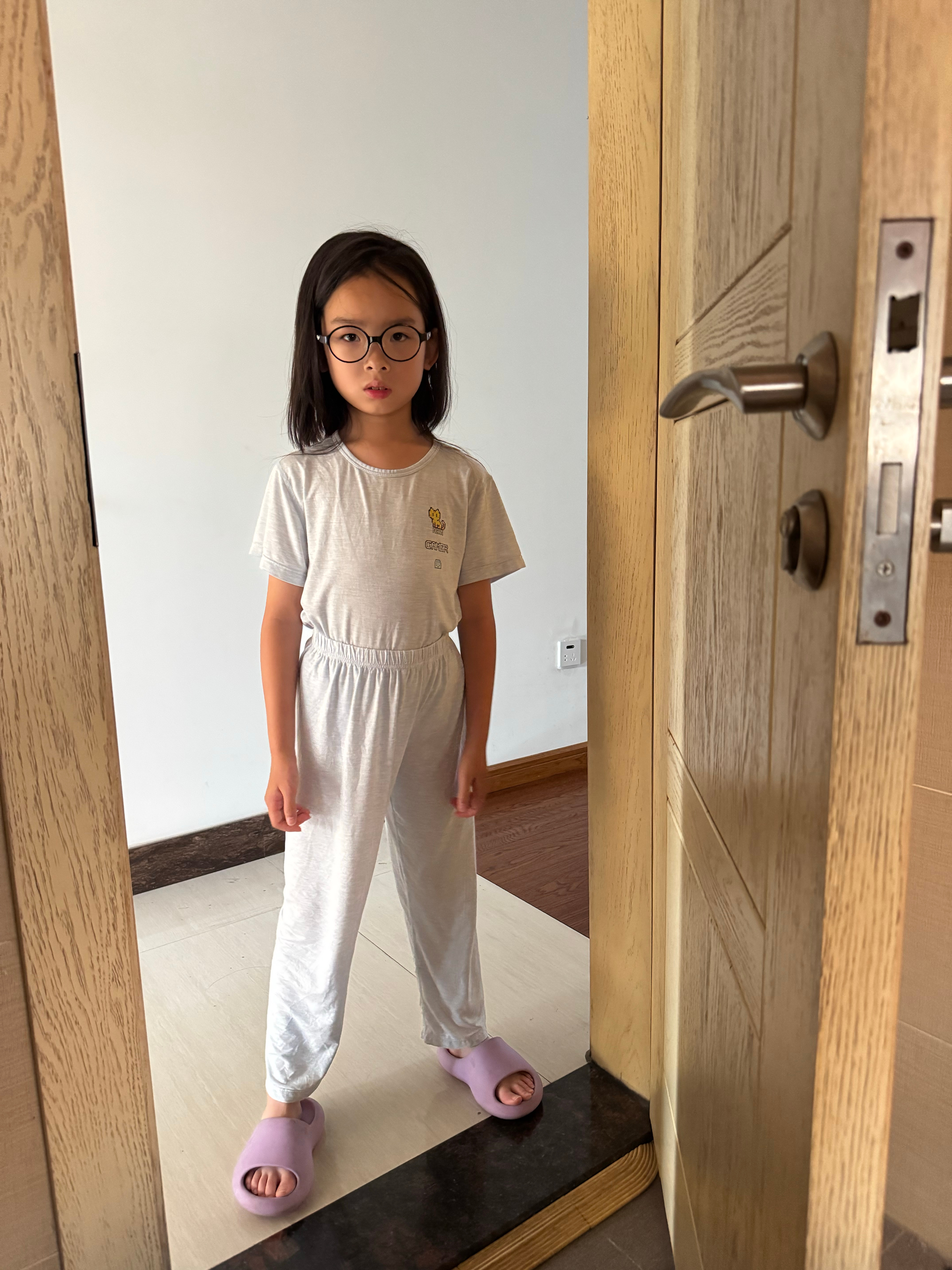 我上厕所，这个人啥都不干就这样盯着我，你们猜她怎么了[允悲]上一次这样还是小时候