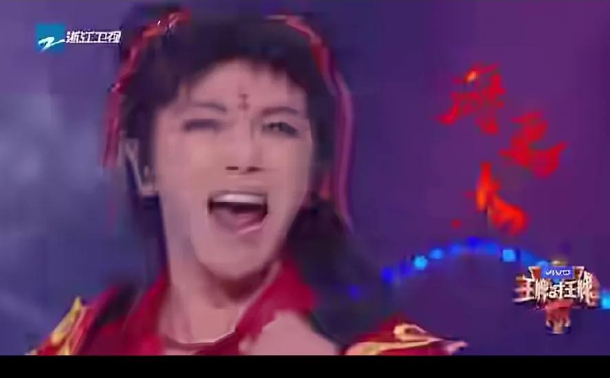 他怎么那么火，稀奇古怪的造型，加夸张的动作，确实很吸引目光。