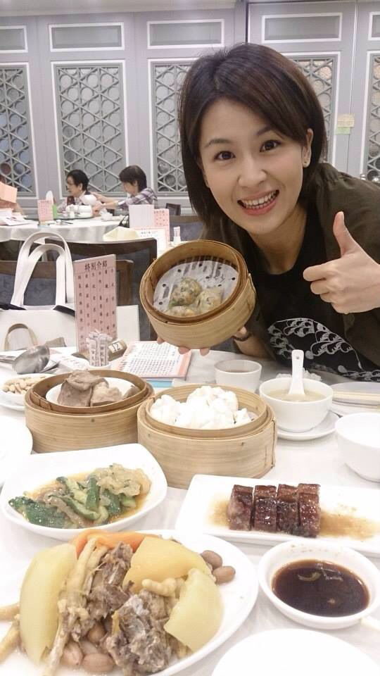 想跟姐姐一起饮早茶 我给她做粤语翻译 ​​​