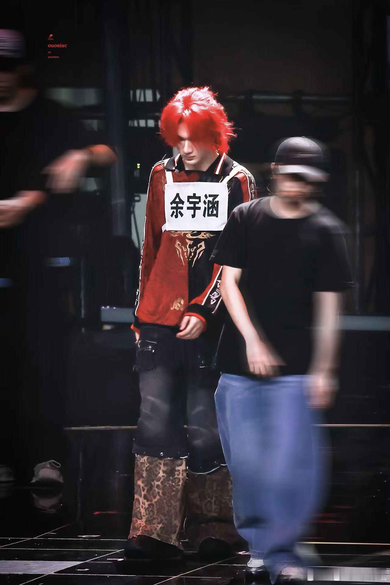 余宇涵红发 换发色像换了个人，张扬却不油腻，把少年感发挥到极致 