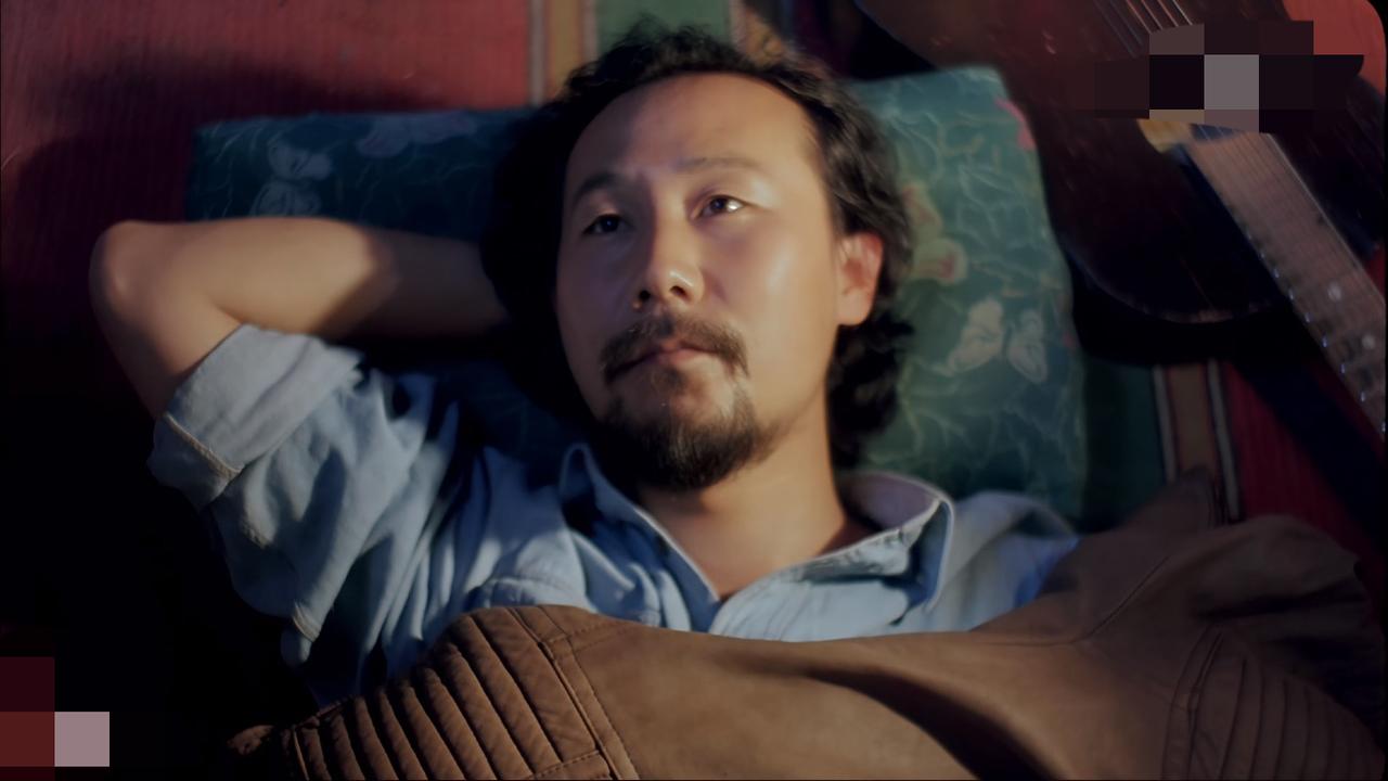 这是哪位演员，你认出来了吗？

我记得前几年看到网友评论说，他是一位歌手，为什么