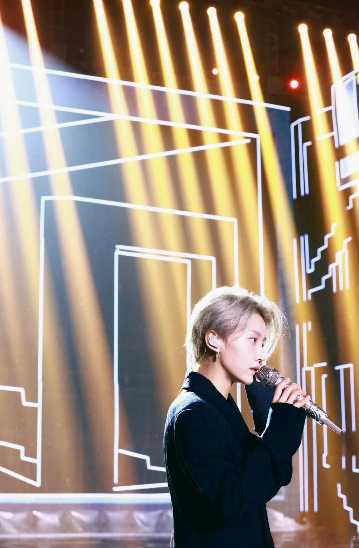 刘雨昕2025中国电影大数据荣誉之夜彩排照！期待今晚《至少还有你》舞台[么么哒]