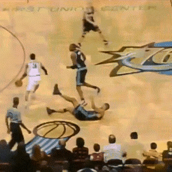 艾弗森：现在的年轻人，对变向一无所知！#NBA经典瞬间# #NBA那点事# #N