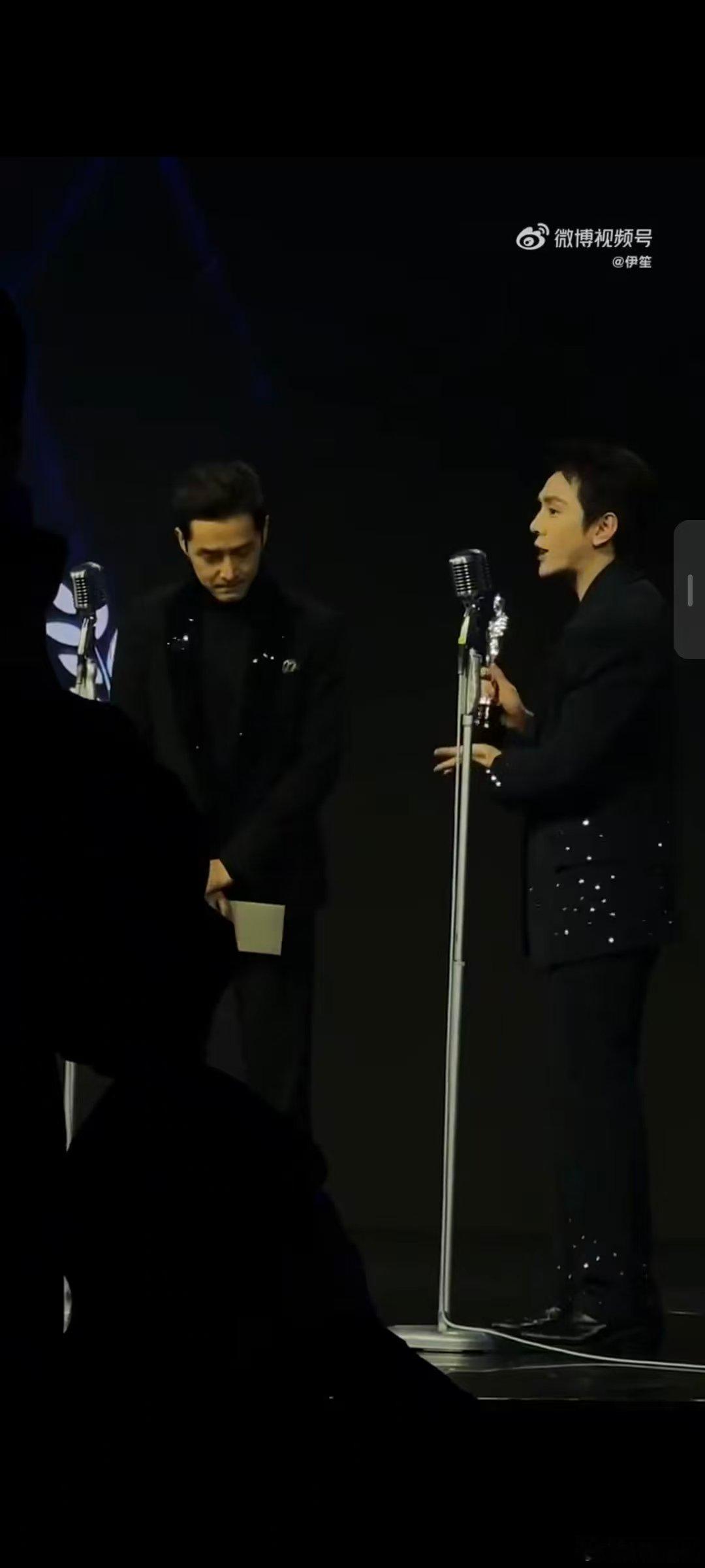 李佳琦把胡歌夸害羞了胡歌开口制止李佳琦！今天主角是你别光顾着夸我 