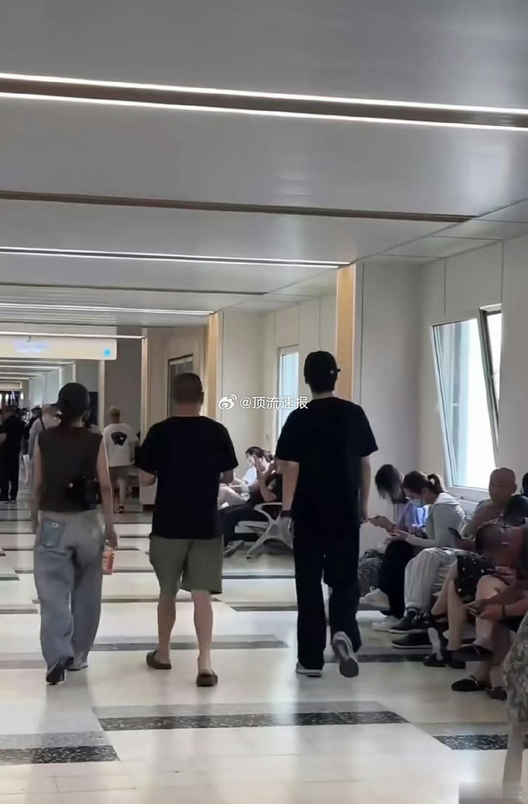 邢昭林卢洋洋还在一起什么！！！我还挺喜欢卢洋洋的我觉得她长相超韩 姐姐你怎么谈恋